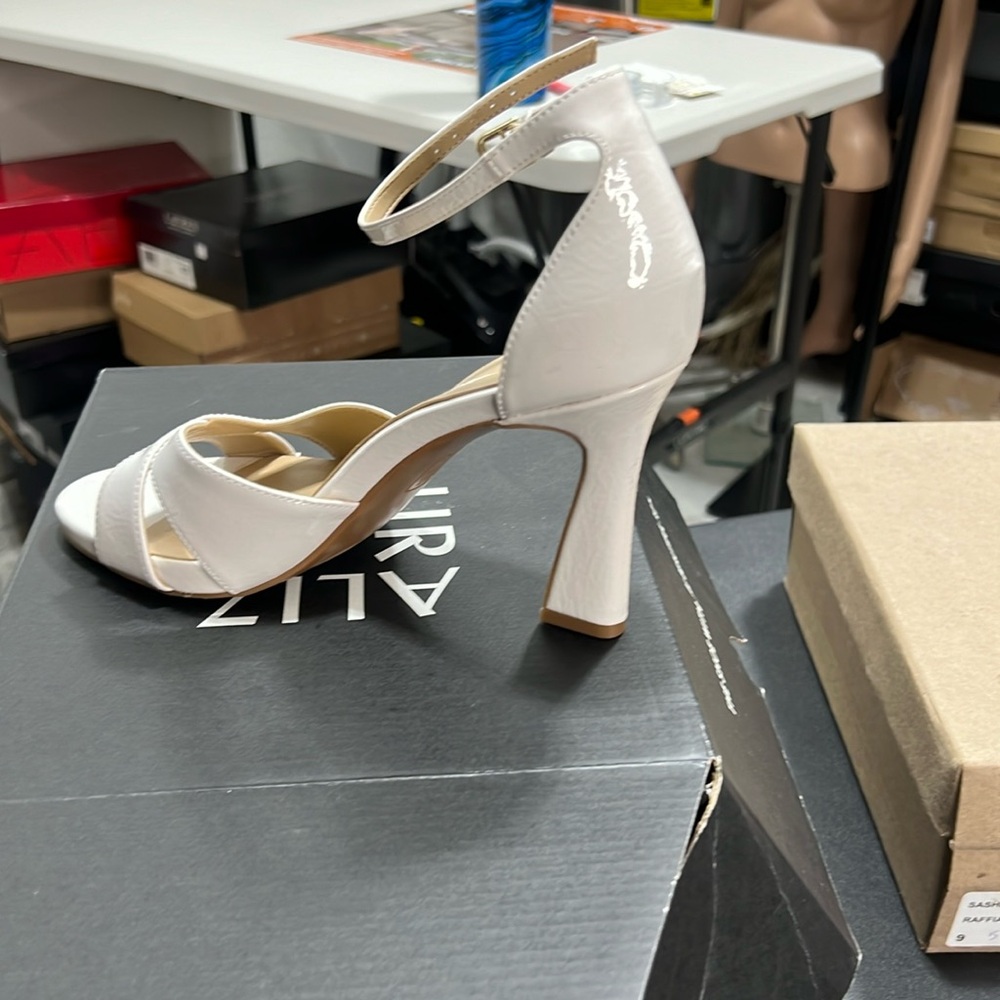Naturalizer Sandal